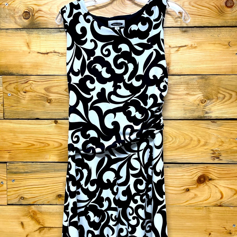 Intermission size 6 black and white dress